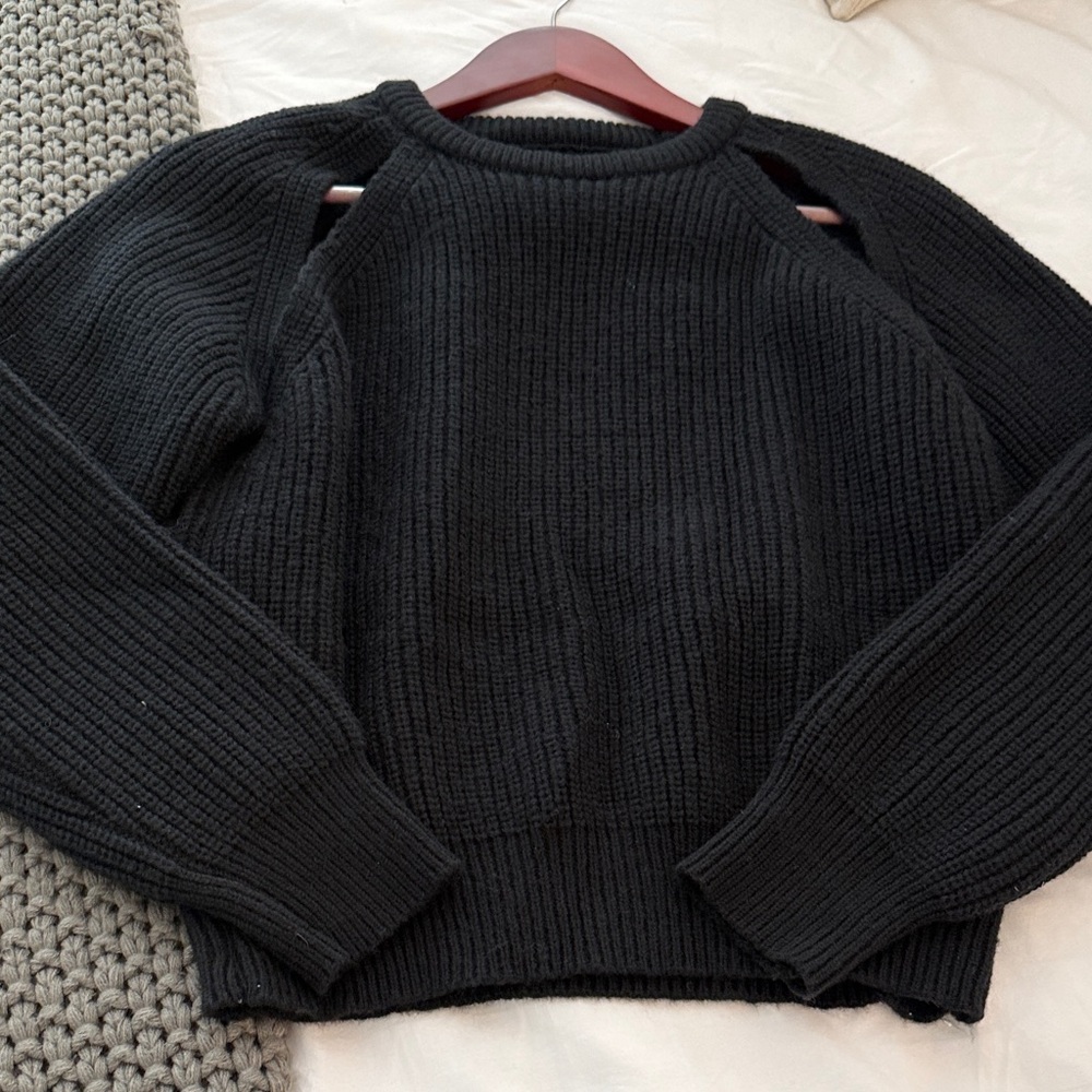 Commense Black Crew Neck Sweater